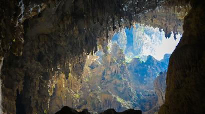 【德巴仙境】<德天跨國(guó)大瀑布、鵝泉、 巴馬長(zhǎng)壽村、百魔天坑、水波天天窗、明仕田園風(fēng)光動(dòng)車(chē)4天全景游>