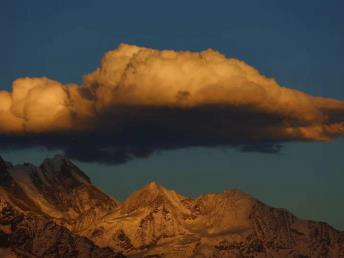 【川西 攝影旅拍】<牛背山、塔公草原、姑弄村、魚(yú)子西、 遠(yuǎn)觀(guān)斯丁措、 紅海子5日深度游> 6-8人